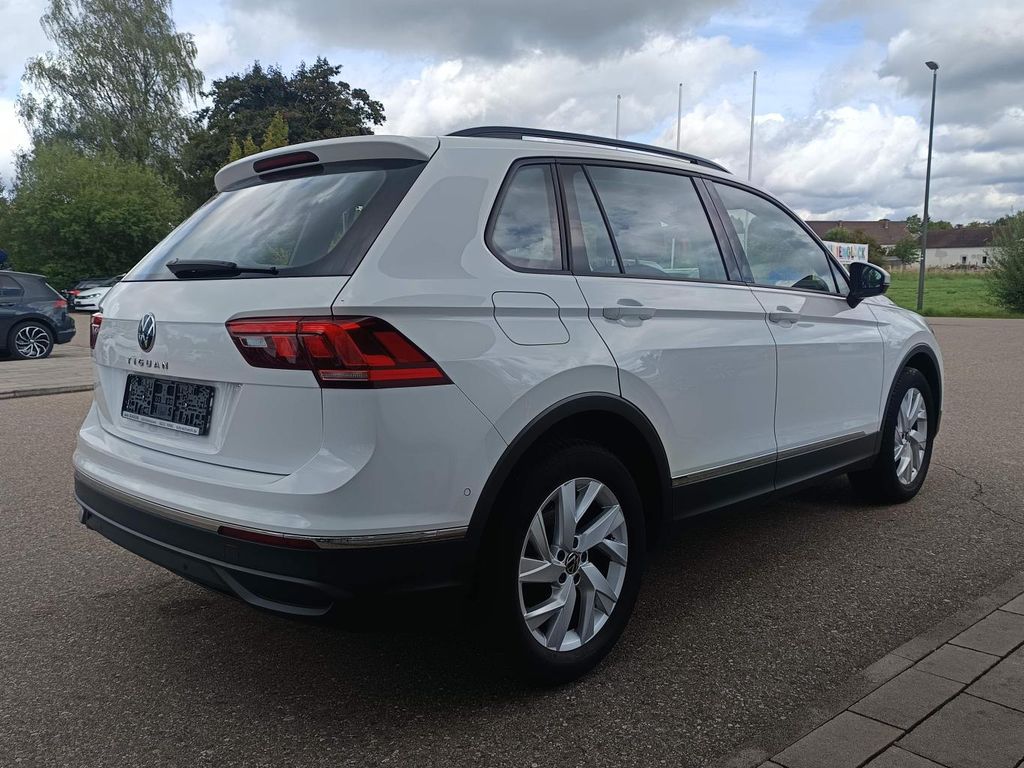 Volkswagen Tiguan 2022 г. Белый, пробег 35623 км
