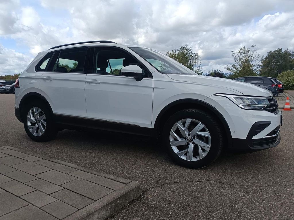 Volkswagen Tiguan 2022 г. Белый, пробег 35623 км