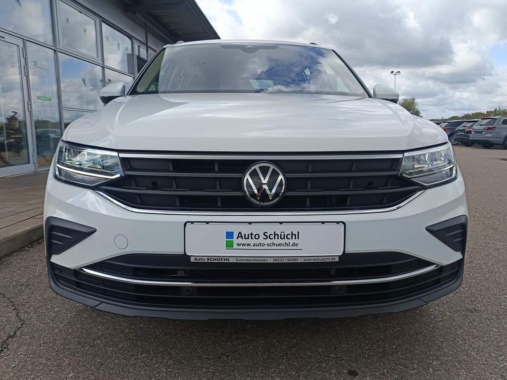 Volkswagen Tiguan 2022 г. Белый, пробег 35623 км