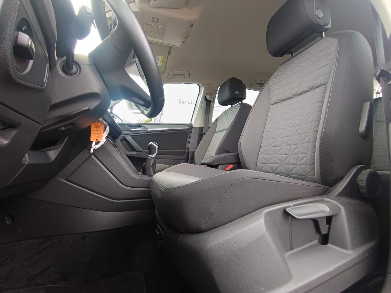 Volkswagen Tiguan 2022 г. Белый, пробег 35623 км