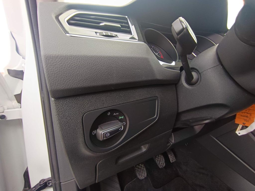 Volkswagen Tiguan 2022 г. Белый, пробег 35623 км