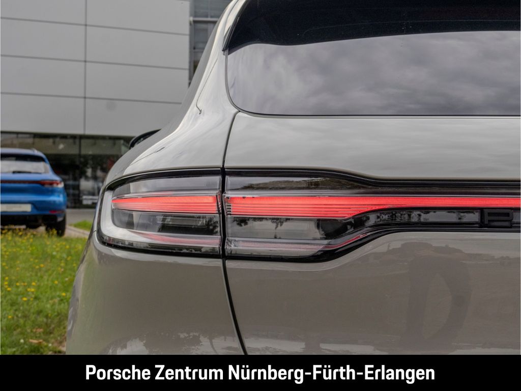 Porsche Macan 2023 г. Белый, пробег 45800 км