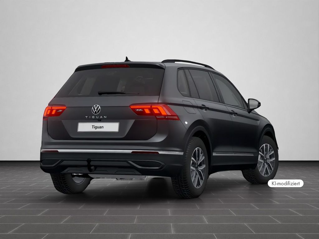 Volkswagen Tiguan 2022 г. Серый, пробег 28750 км