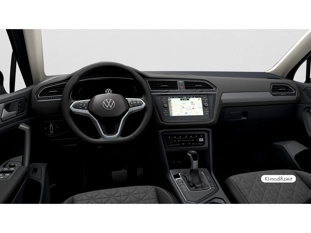 Volkswagen Tiguan 2022 г. Серый, пробег 28750 км