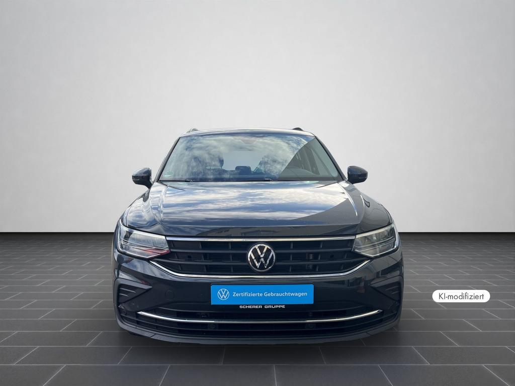 Volkswagen Tiguan 2022 г. Серый, пробег 28750 км