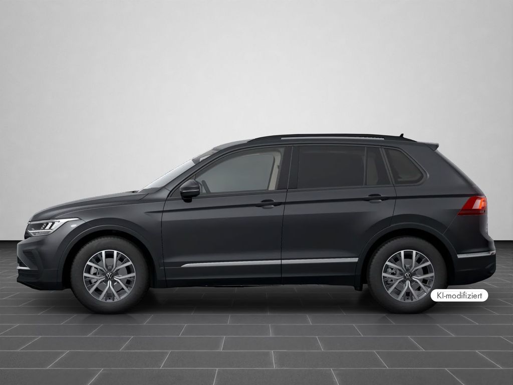 Volkswagen Tiguan 2022 г. Серый, пробег 28750 км