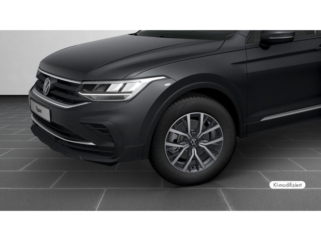 Volkswagen Tiguan 2022 г. Серый, пробег 28750 км