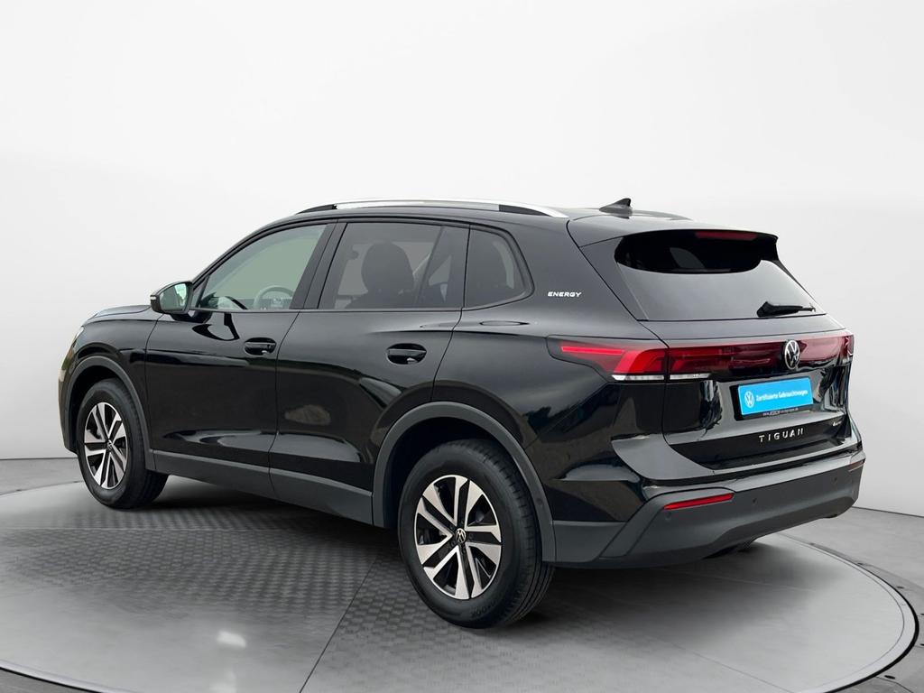 Volkswagen Tiguan 2026 г. Чёрный, пробег 19300 км