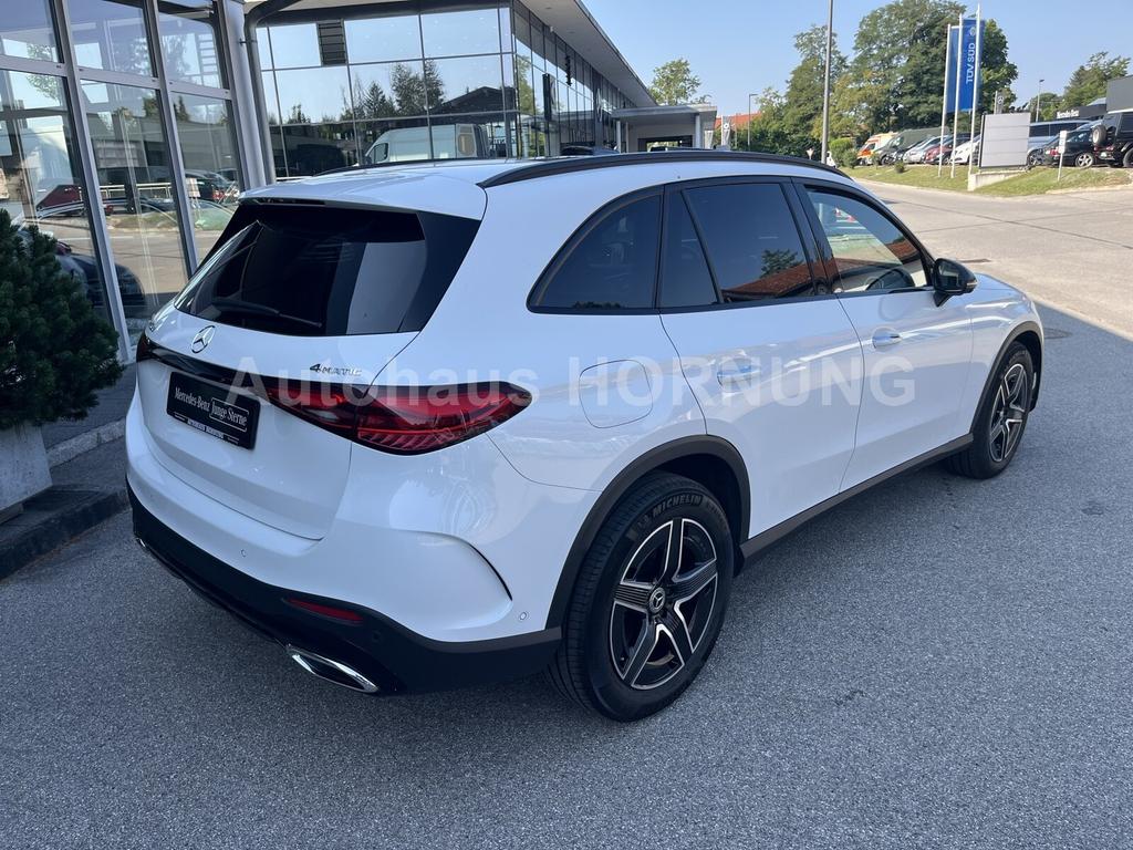 Mercedes-Benz GLC 220 2024 г. Белый, пробег 52856 км
