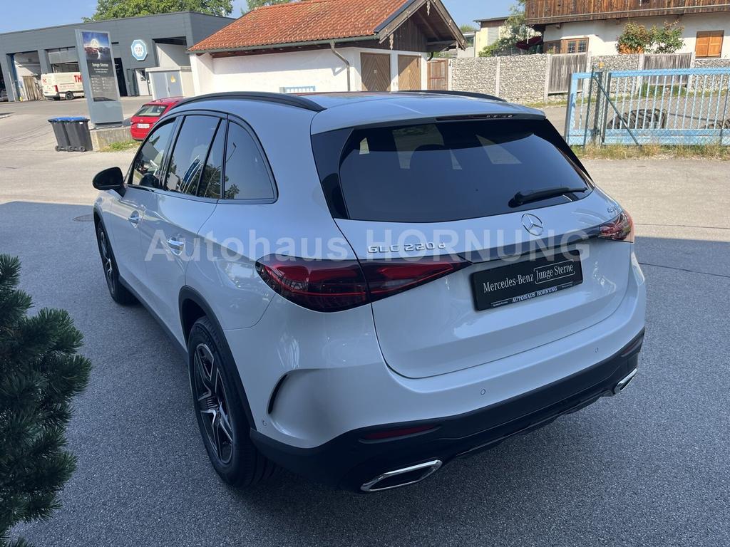 Mercedes-Benz GLC 220 2024 г. Белый, пробег 52856 км