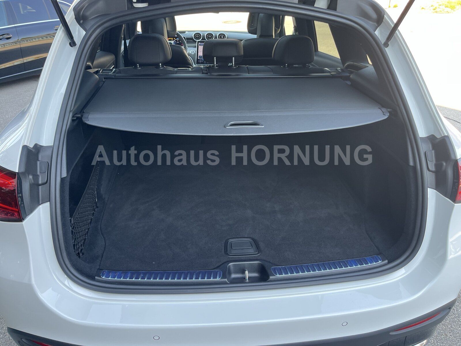 Mercedes-Benz GLC 220 2024 г. Белый, пробег 52856 км