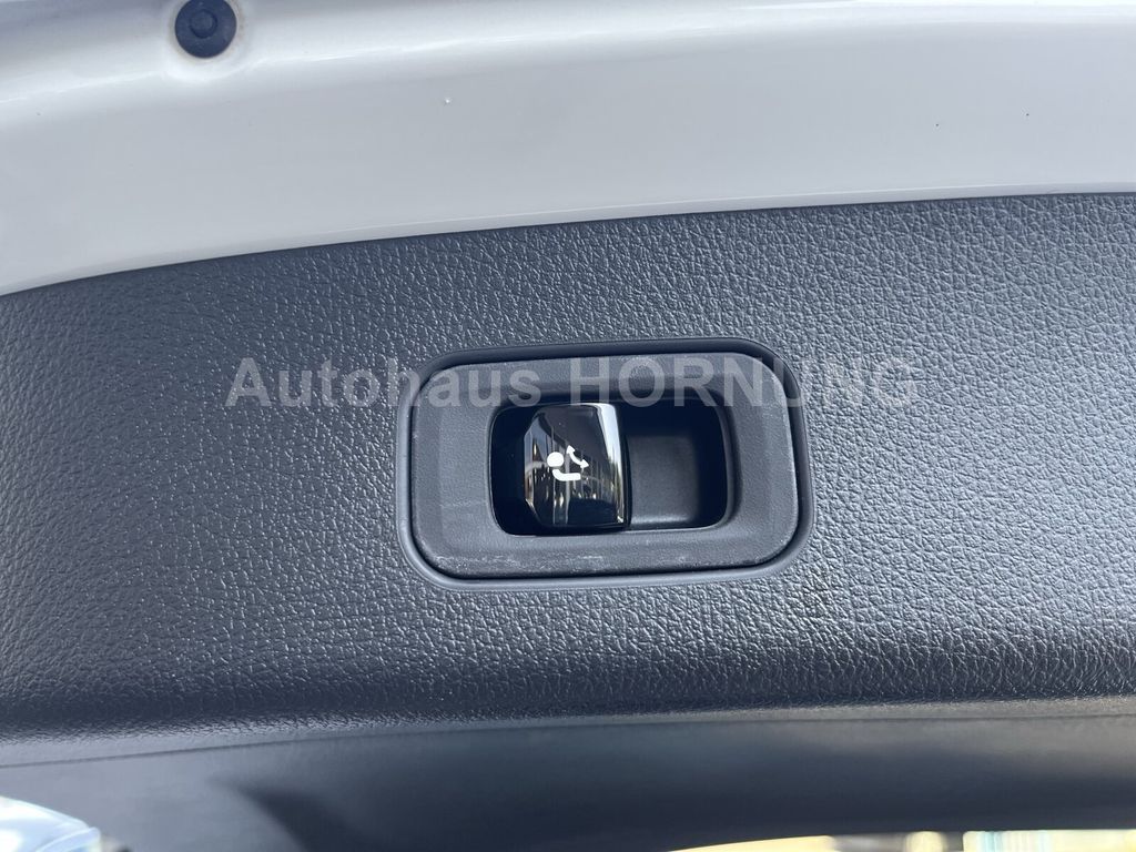 Mercedes-Benz GLC 220 2024 г. Белый, пробег 52856 км