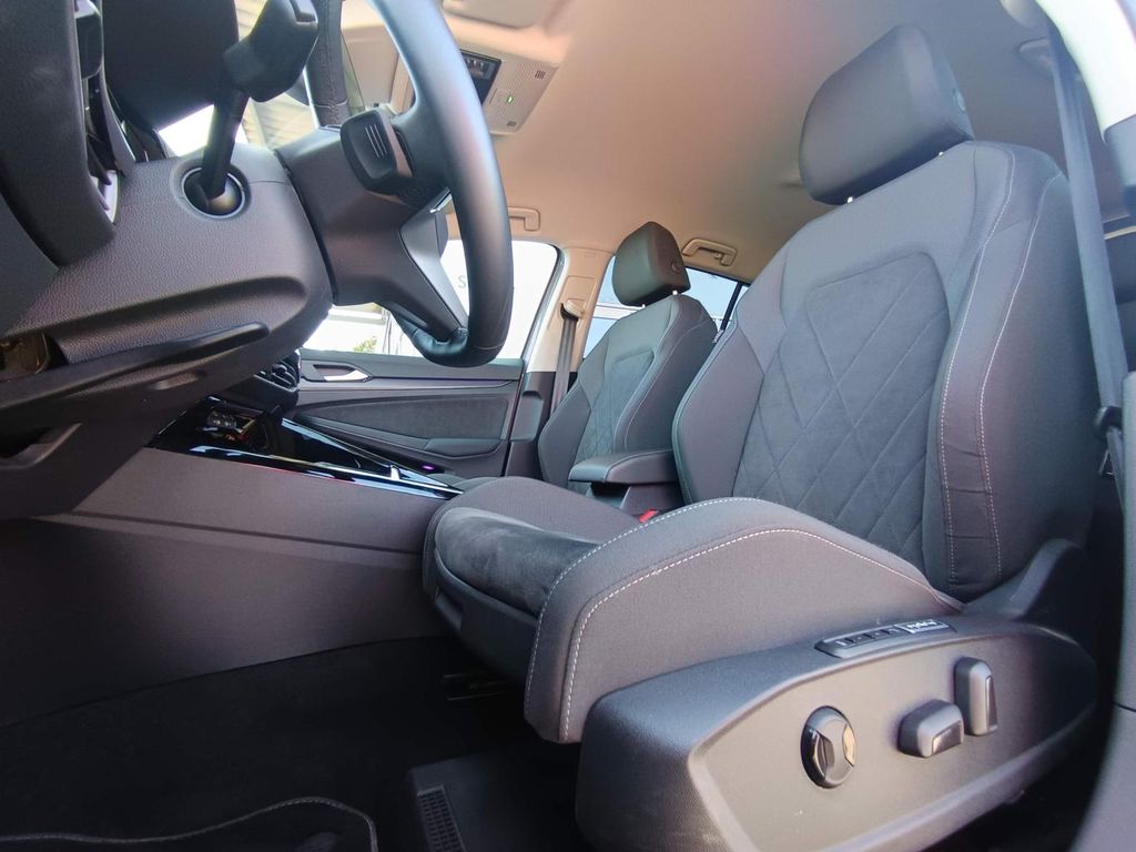 Volkswagen Golf 2024 г. Серый, пробег 20994 км