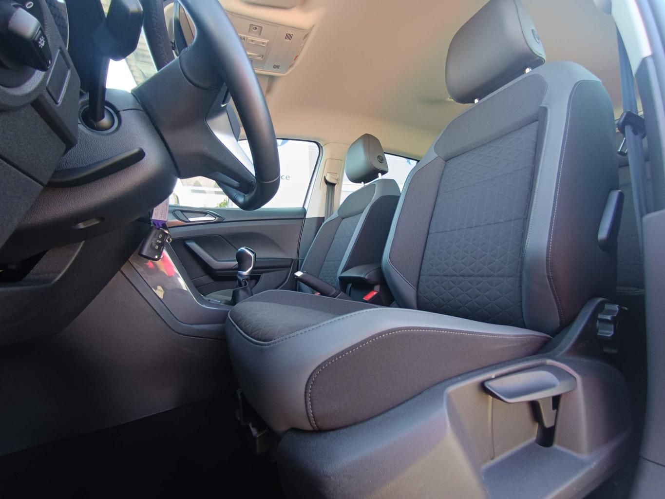 Volkswagen T-Cross 2022 г. Серебристый, пробег 27719 км