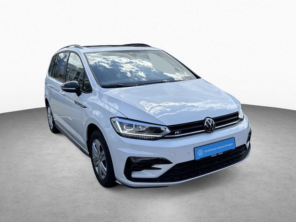 Volkswagen Touran 2024 г. Белый, пробег 30500 км