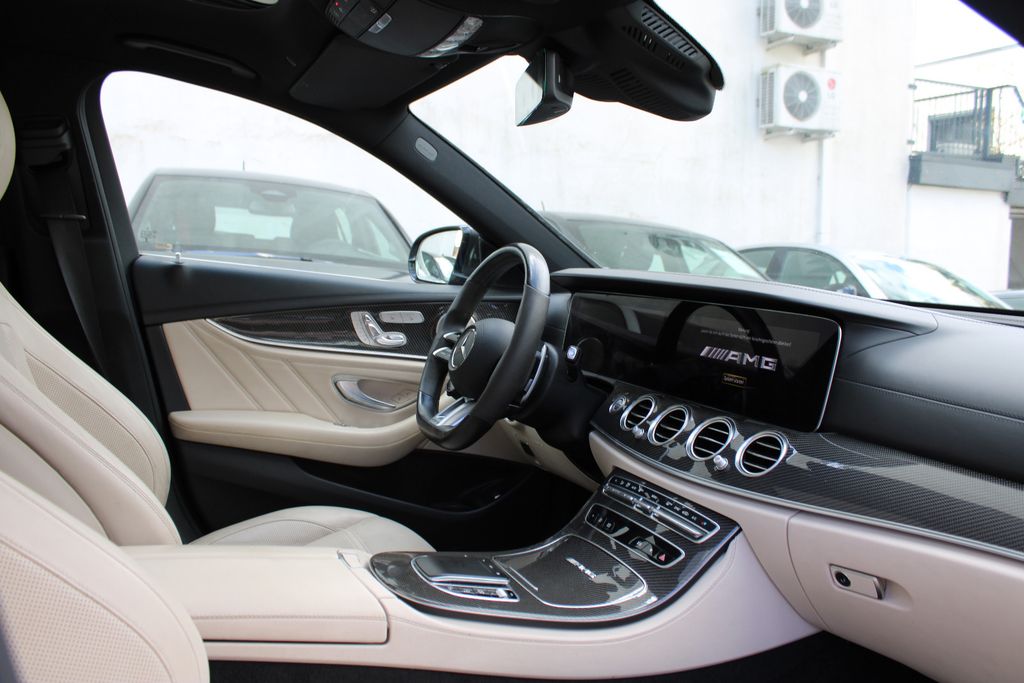 Mercedes-Benz E 63 AMG 2021 г. Серый, пробег 48620 км