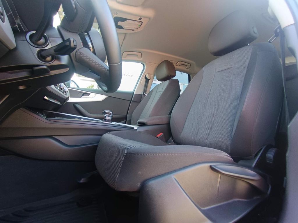 Audi A4 2023 г. Чёрный, пробег 49772 км