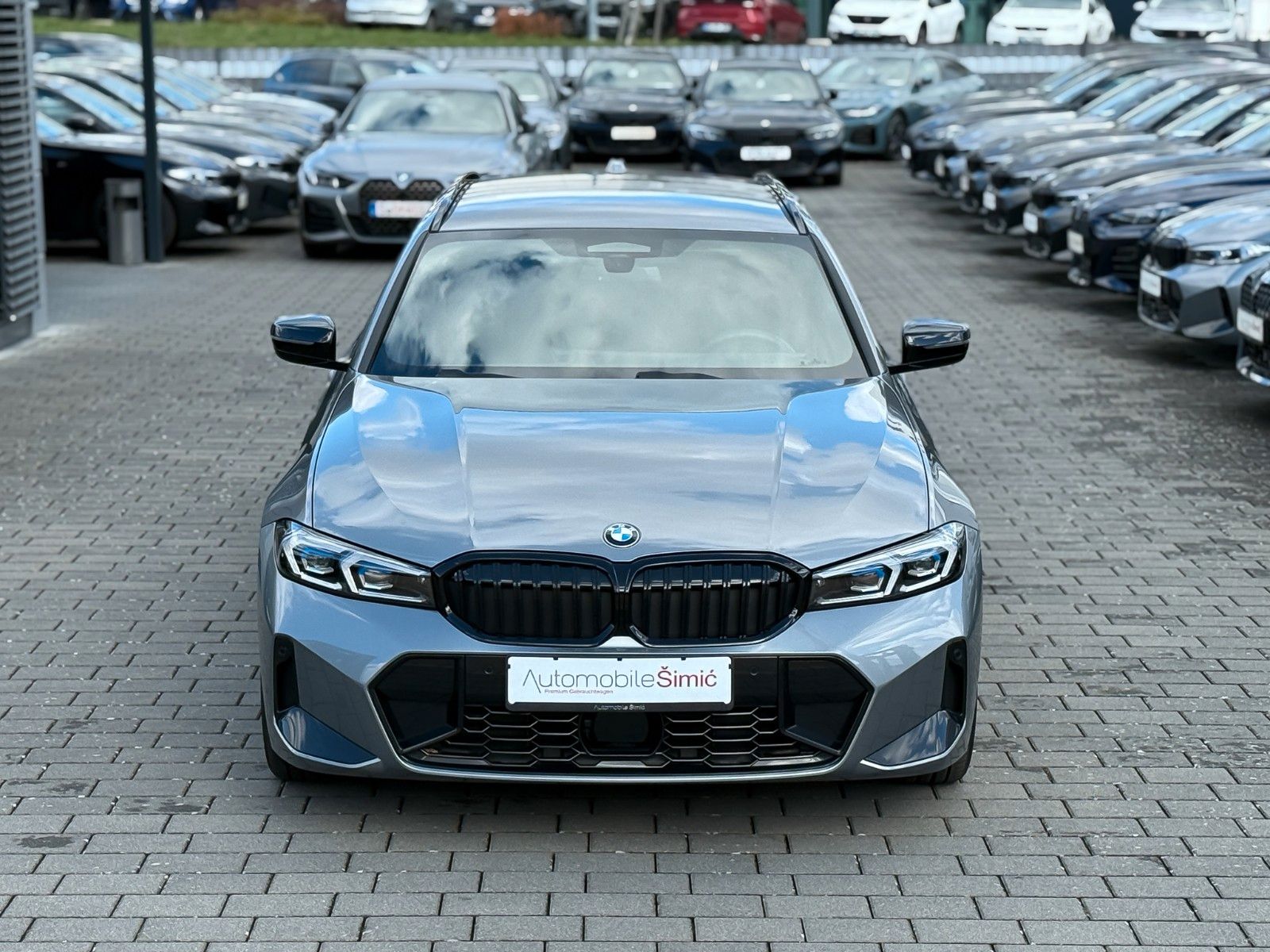BMW 320 2024 г. Серый, пробег 28800 км