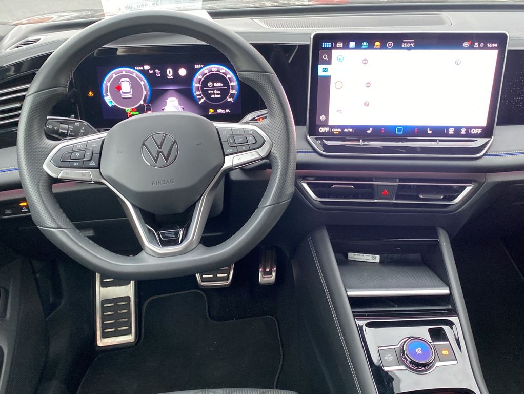 Volkswagen Tiguan 2025 г. Чёрный, пробег 39061 км