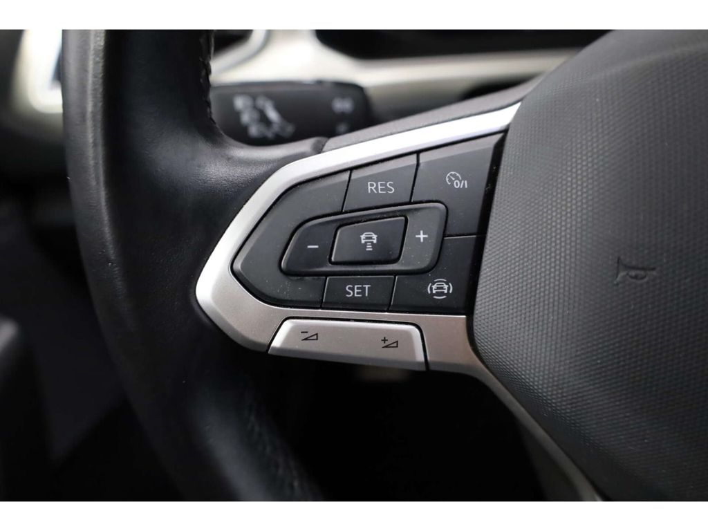 Volkswagen T-Roc 2023 г. Чёрный, пробег 18529 км