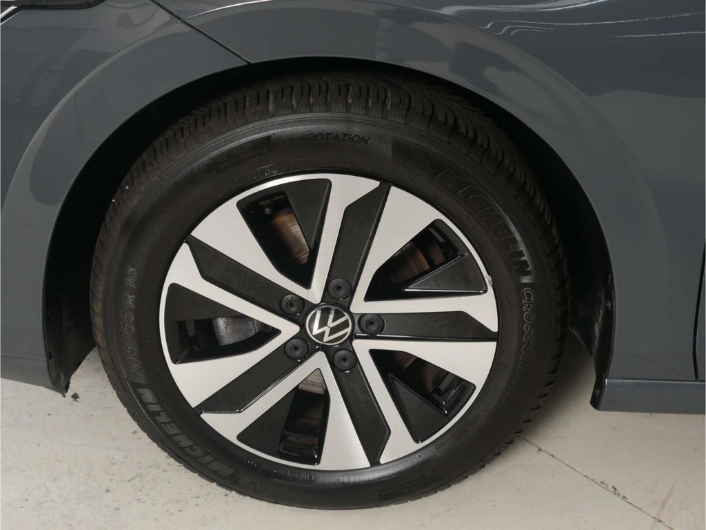 Volkswagen Golf 2025 г. Серый, пробег 21220 км