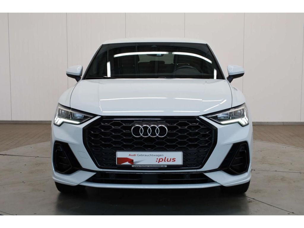Audi Q3 2022 г. Белый, пробег 30840 км