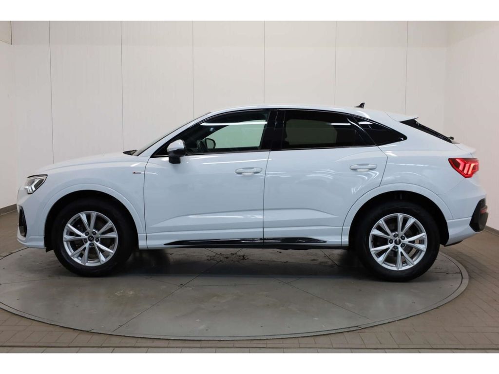 Audi Q3 2022 г. Белый, пробег 30840 км