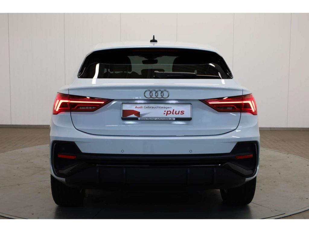 Audi Q3 2022 г. Белый, пробег 30840 км