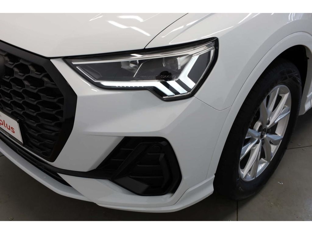 Audi Q3 2022 г. Белый, пробег 30840 км