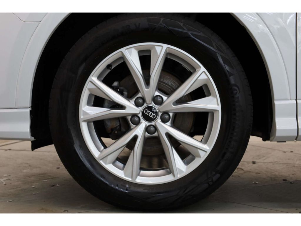 Audi Q3 2022 г. Белый, пробег 30840 км