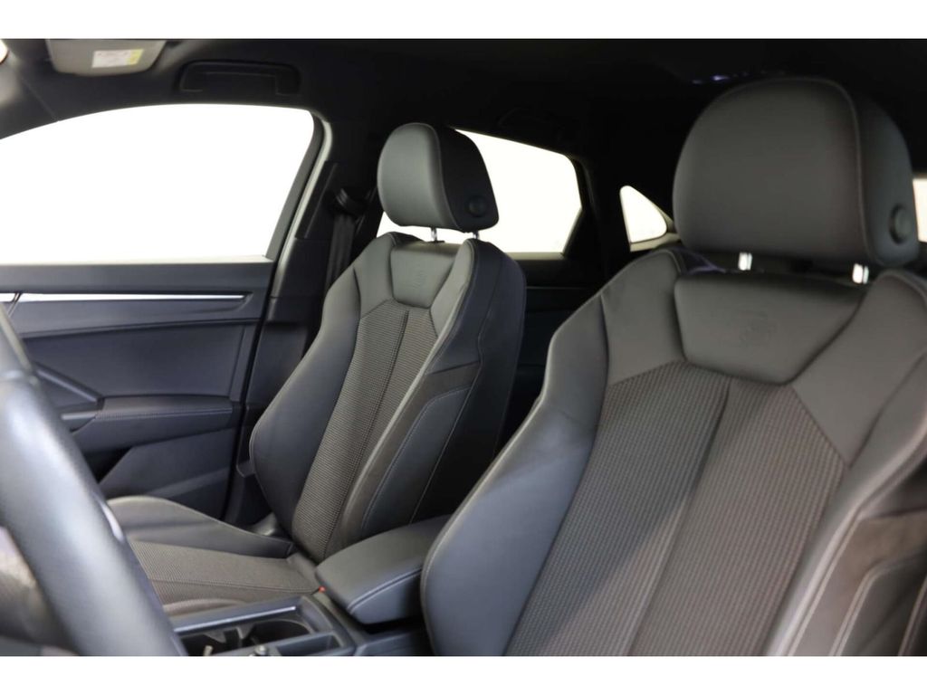 Audi Q3 2022 г. Белый, пробег 30840 км