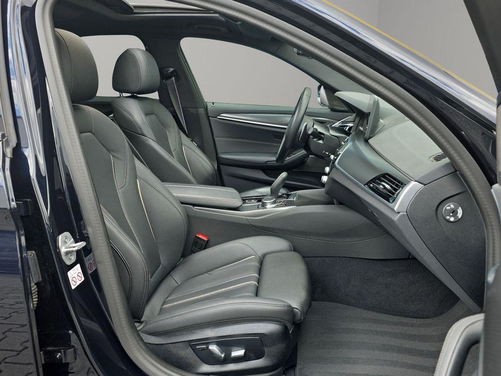 BMW 540 2023 г. Чёрный, пробег 44000 км