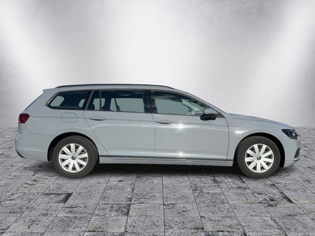 Volkswagen Passat 2023 г. Серый, пробег 29920 км
