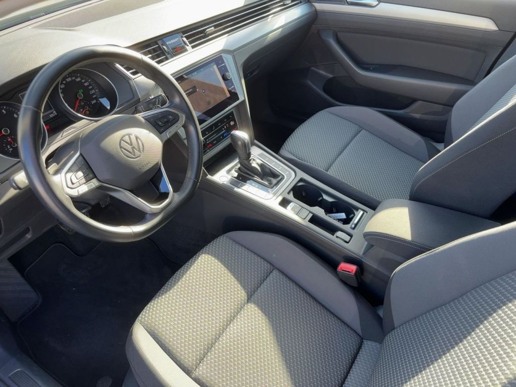 Volkswagen Passat 2023 г. Серый, пробег 29920 км