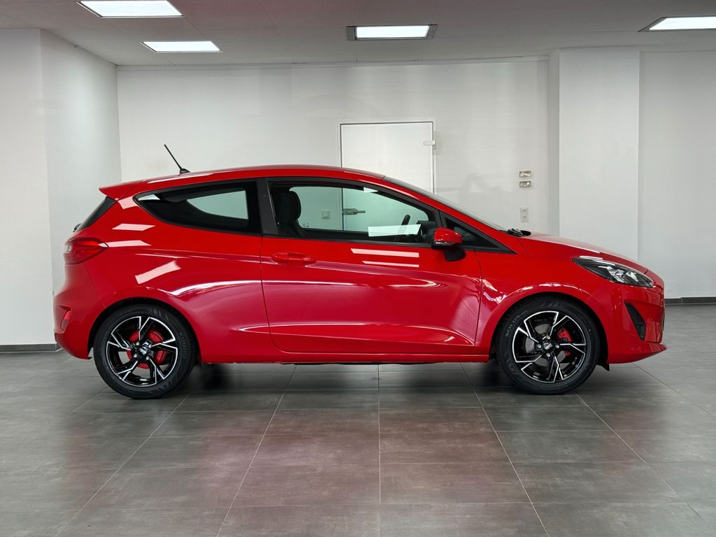 Ford Fiesta 2021 г. Красный, пробег 50000 км