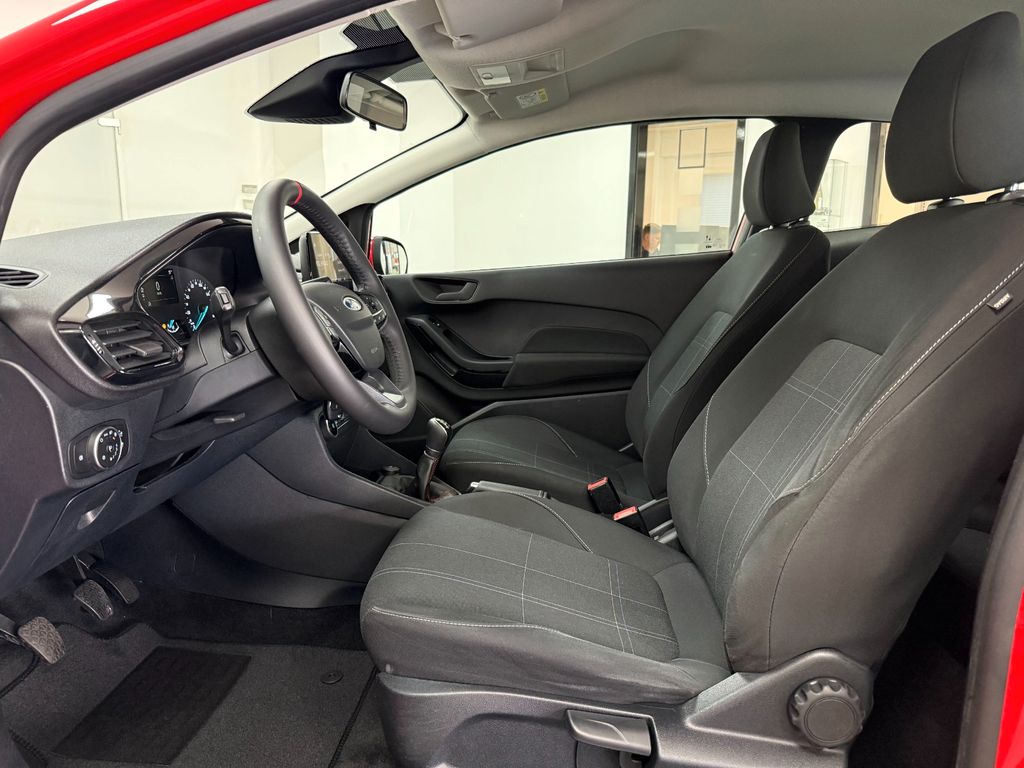 Ford Fiesta 2021 г. Красный, пробег 50000 км
