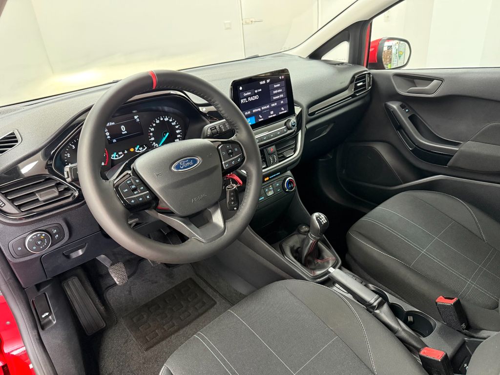 Ford Fiesta 2021 г. Красный, пробег 50000 км