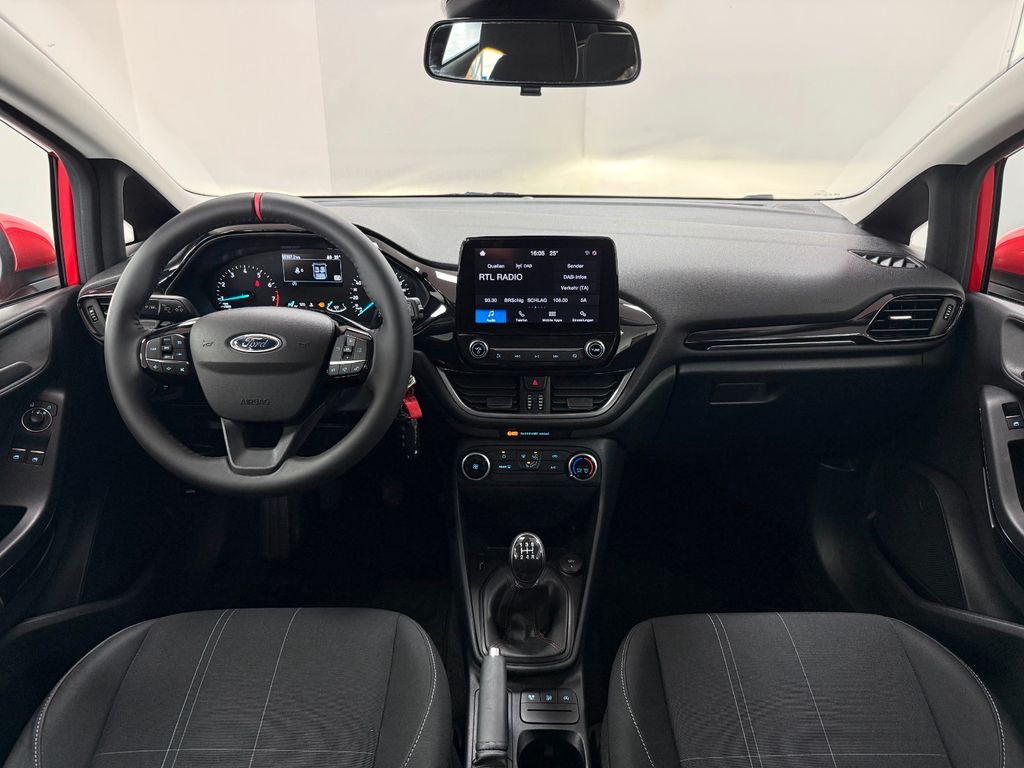 Ford Fiesta 2021 г. Красный, пробег 50000 км