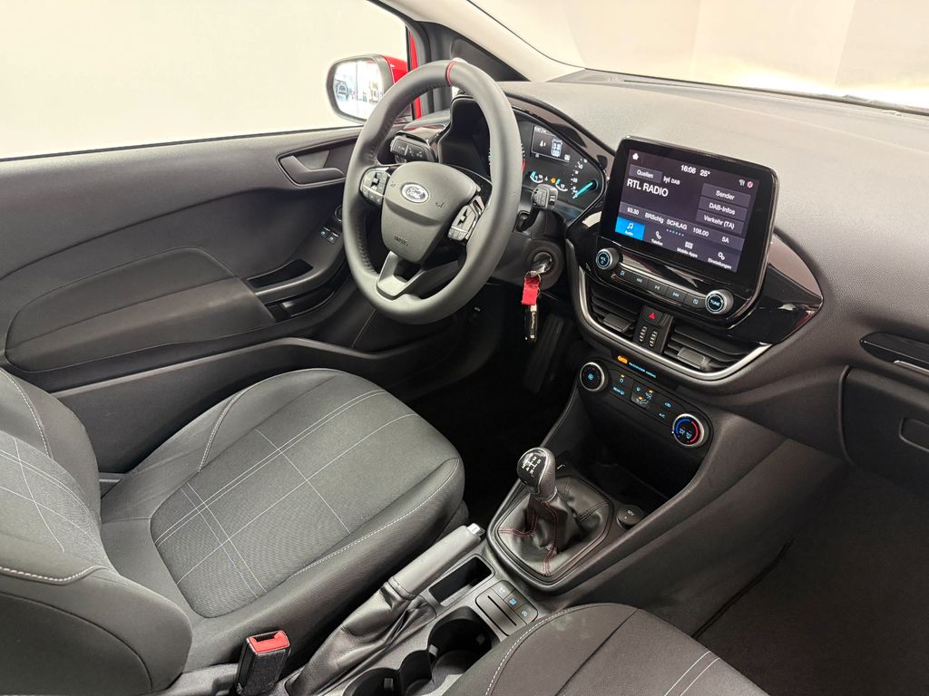 Ford Fiesta 2021 г. Красный, пробег 50000 км