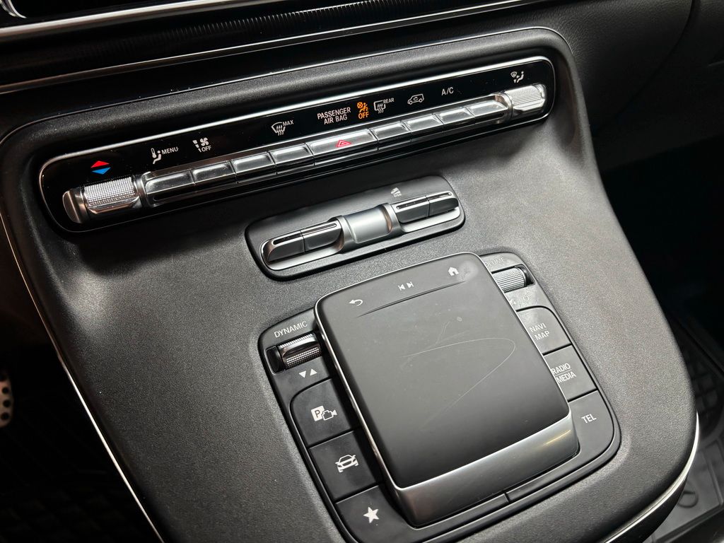 Mercedes-Benz V 300 2024 г. Синий, пробег 57800 км