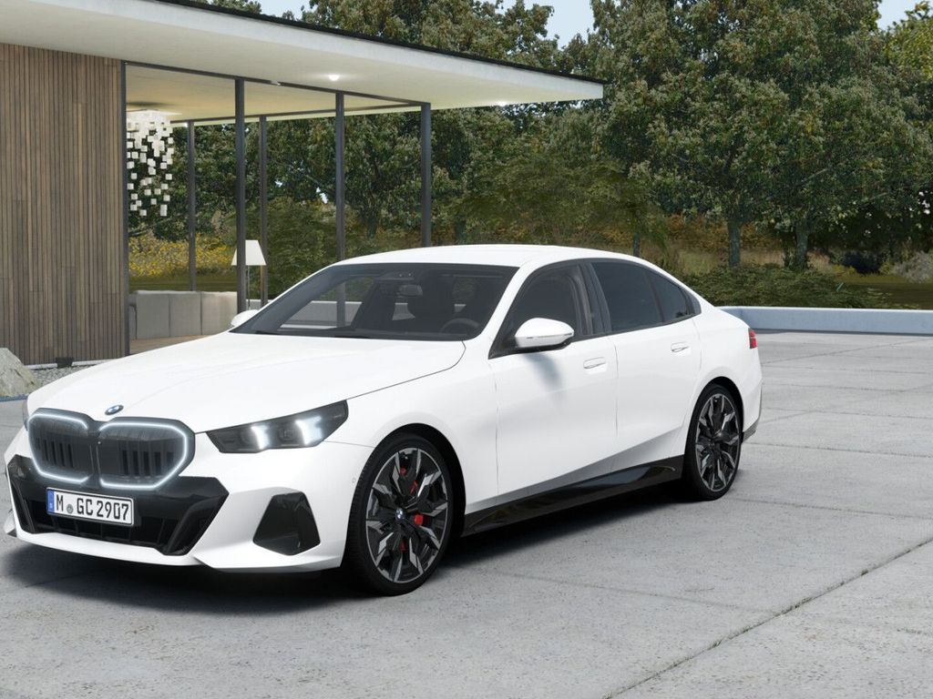 BMW 540 2025 г. Белый, пробег 26616 км