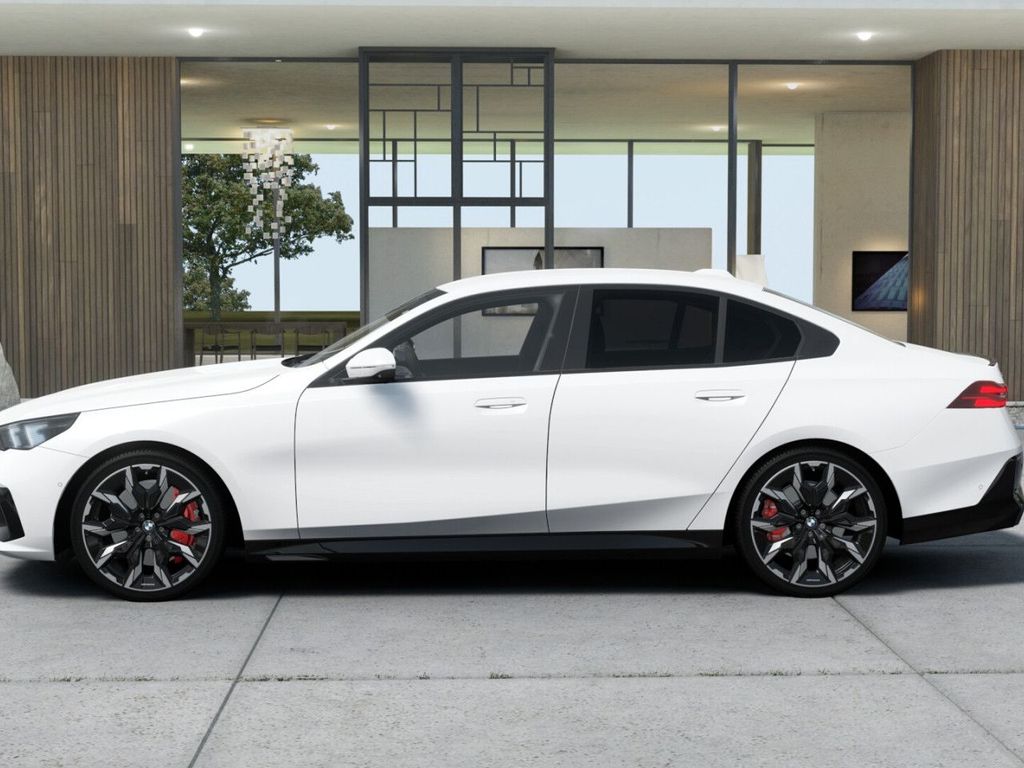 BMW 540 2025 г. Белый, пробег 26616 км