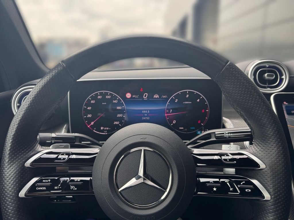 Mercedes-Benz GLC 300 2024 г. Серебристый, пробег 24752 км