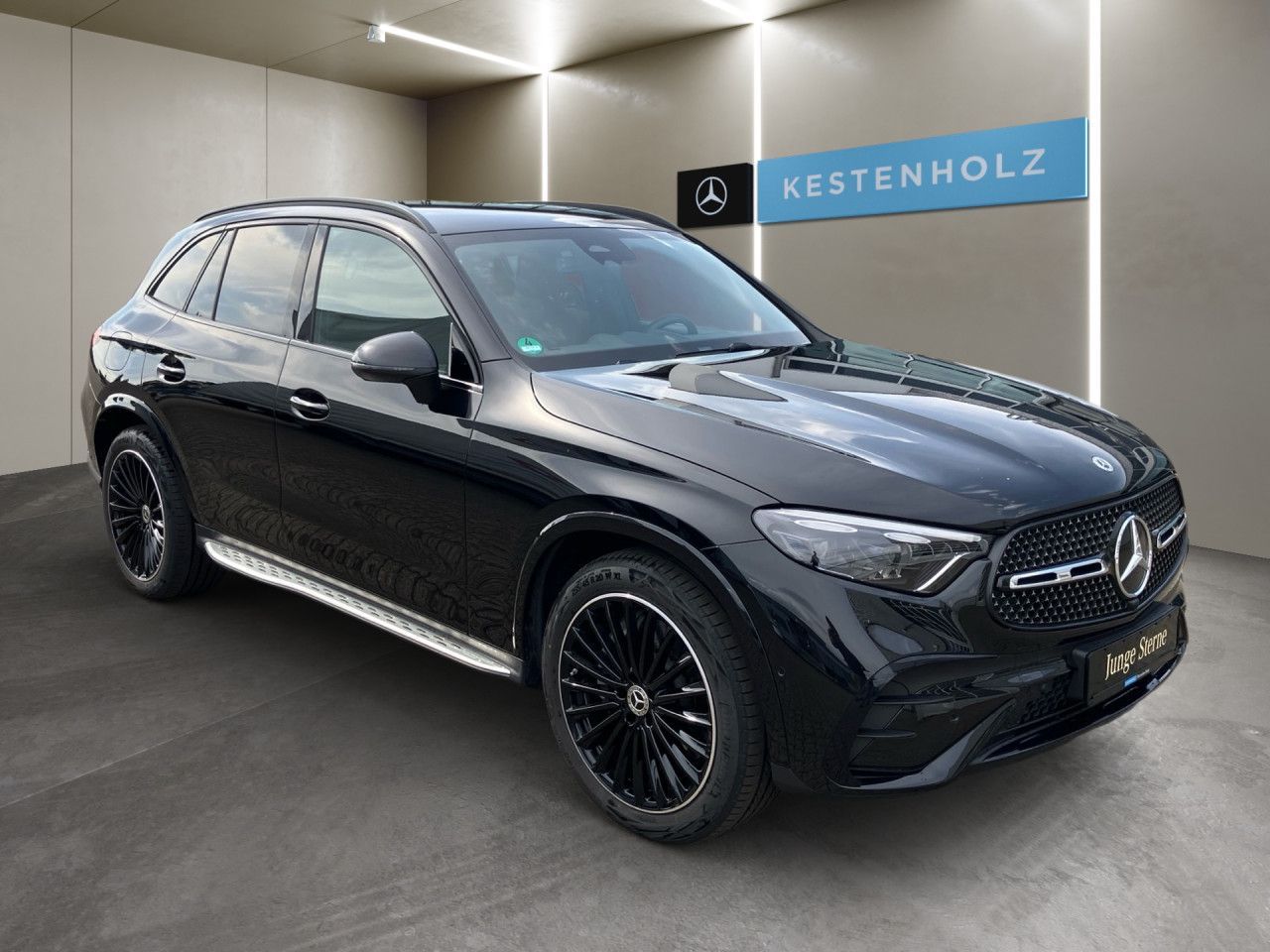Mercedes-Benz GLC 200 2025 г. Чёрный, пробег 13967 км