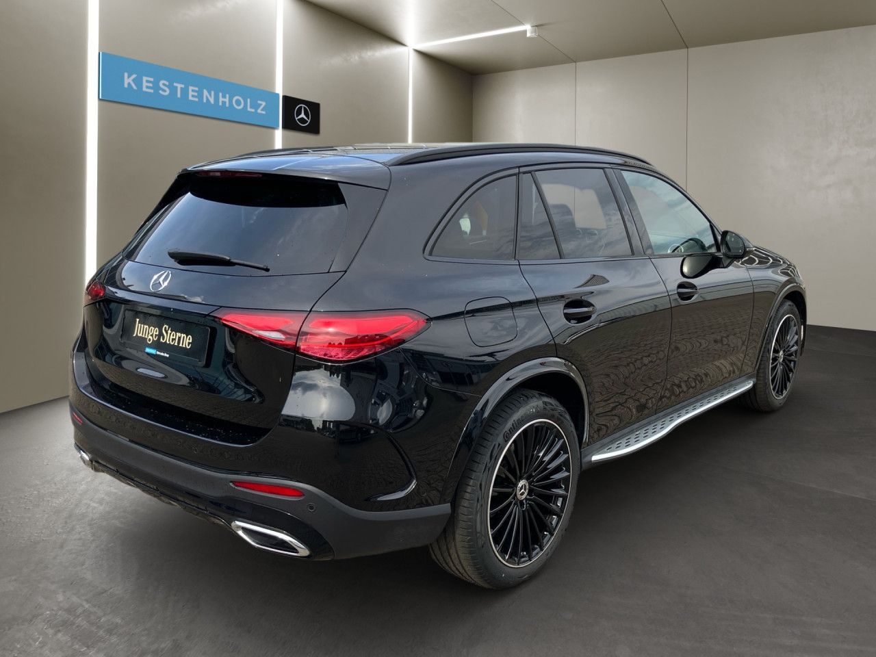 Mercedes-Benz GLC 200 2025 г. Чёрный, пробег 13967 км