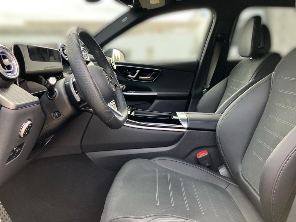 Mercedes-Benz GLC 200 2025 г. Чёрный, пробег 13967 км