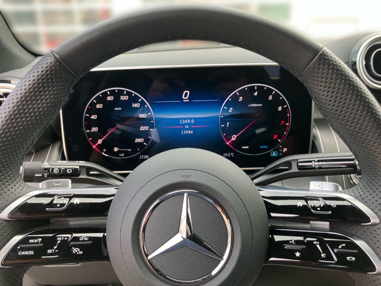 Mercedes-Benz GLC 200 2025 г. Чёрный, пробег 13967 км