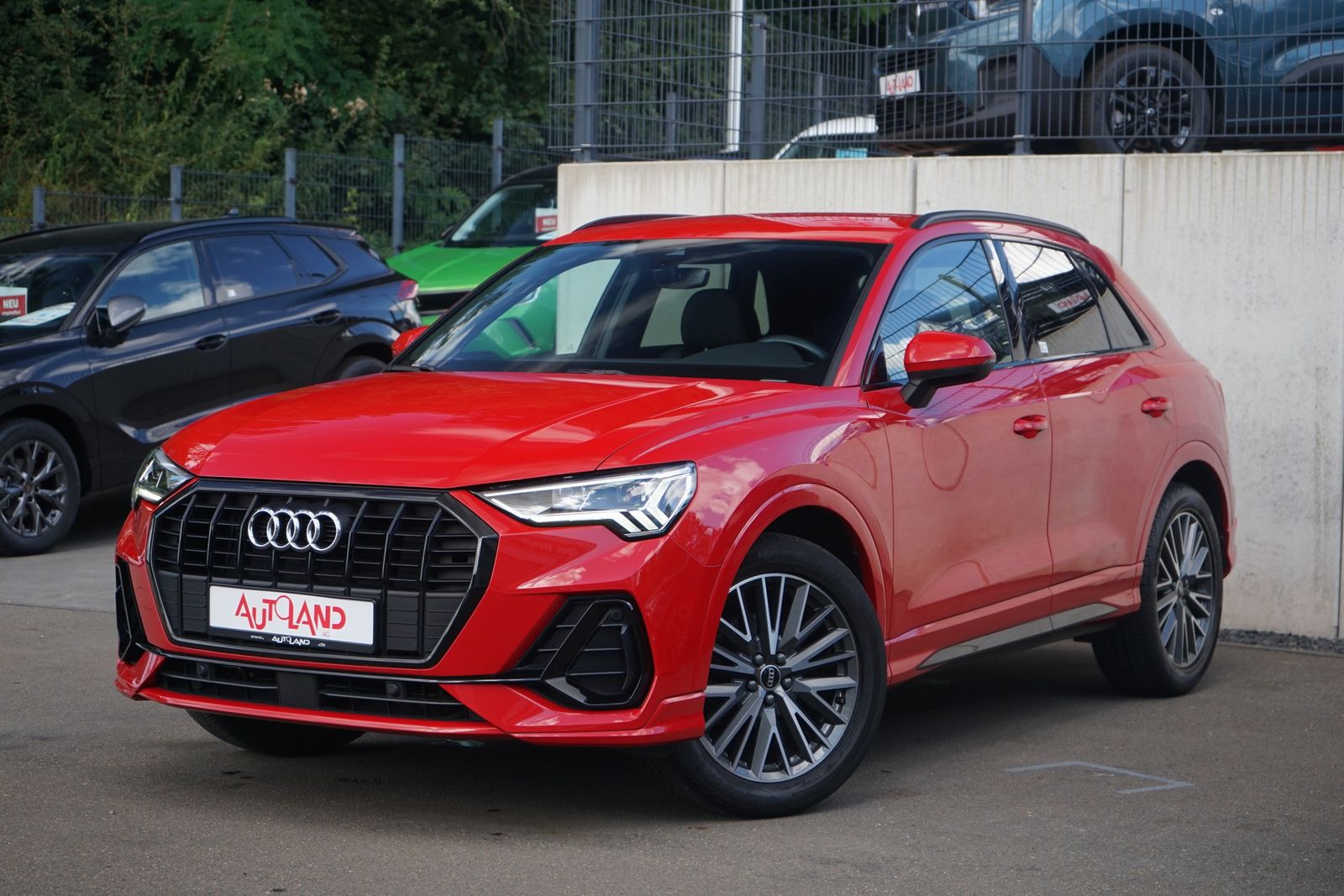 Audi Q3 2021 г. Красный, пробег 59709 км