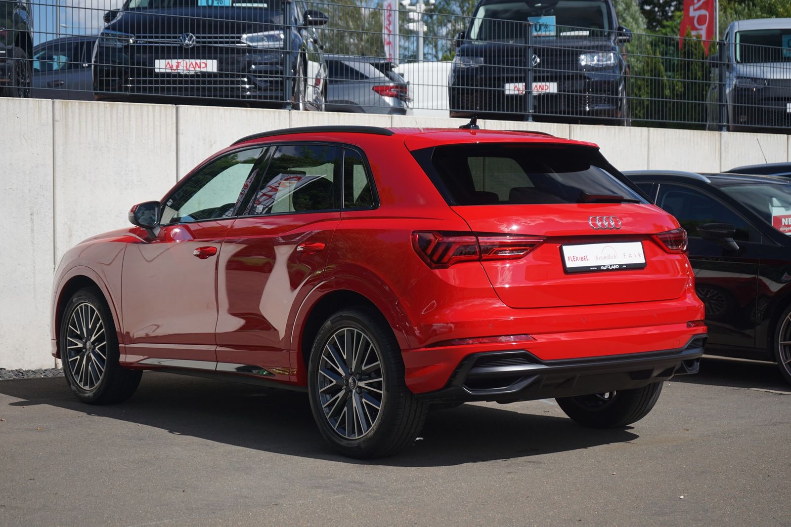 Audi Q3 2021 г. Красный, пробег 59709 км
