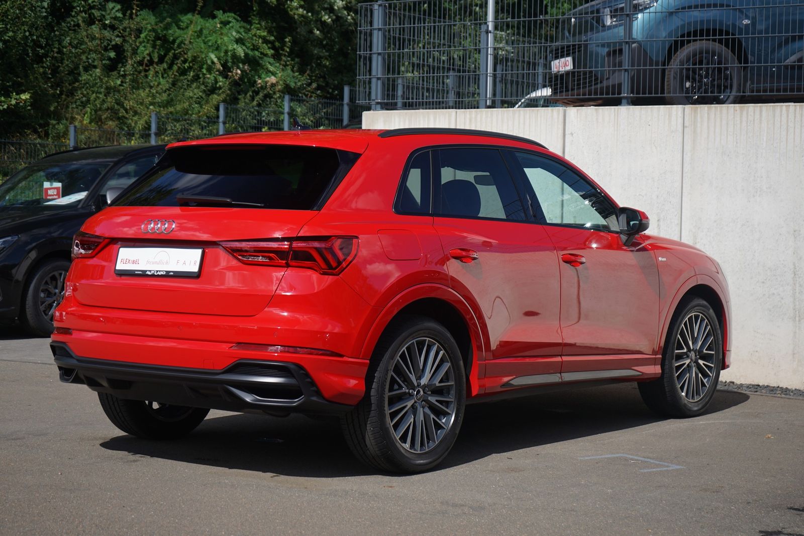 Audi Q3 2021 г. Красный, пробег 59709 км